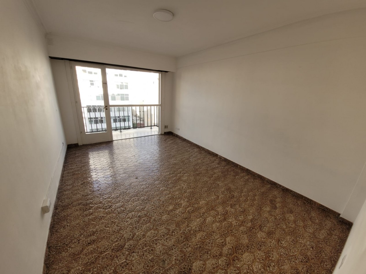 DEPARTAMENTO 2 AMBIENTES CON BALCON A LA CALLE - MACROCENTRO