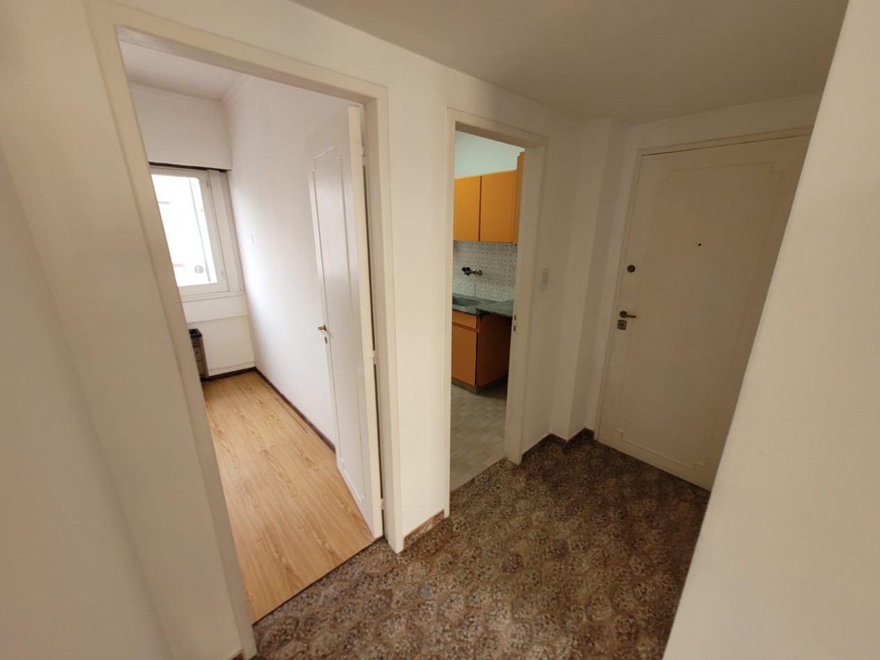 DEPARTAMENTO 2 AMBIENTES CON BALCON A LA CALLE - MACROCENTRO