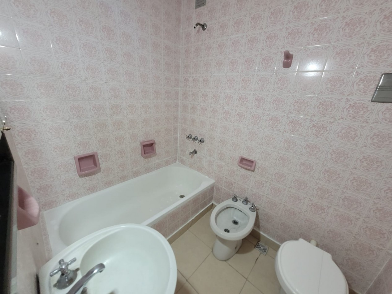 DEPARTAMENTO 2 AMBIENTES CON BALCON A LA CALLE - MACROCENTRO
