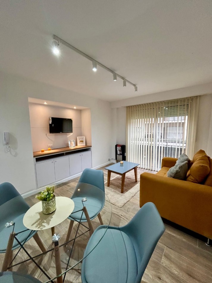 DEPARTAMENTO 2 AMBIENTES A LA CALLE CON BALCON - ZONA CENTRO