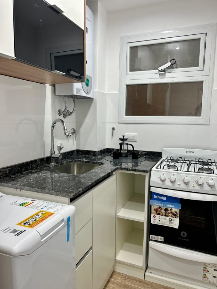 DEPARTAMENTO 2 AMBIENTES A LA CALLE CON BALCON - ZONA CENTRO