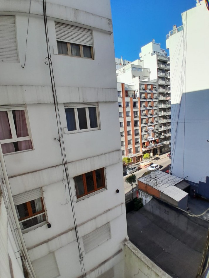 DEPARTAMENTO 2 AMBIENTES LATERAL - ZONA CENTRO