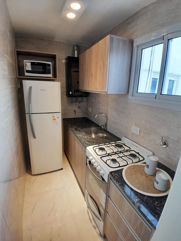 DEPARTAMENTO 2 AMBIENTES LATERAL - ZONA CENTRO
