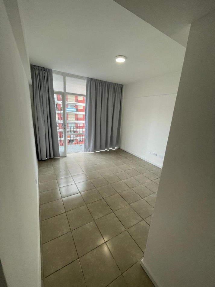 DEPARTAMENTO 2 AMBIENTES A LA CALLE CON BALCON  