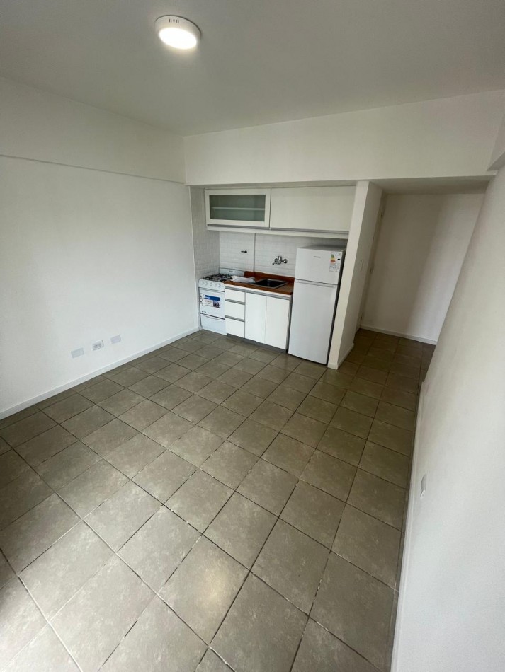 DEPARTAMENTO 2 AMBIENTES A LA CALLE CON BALCON  