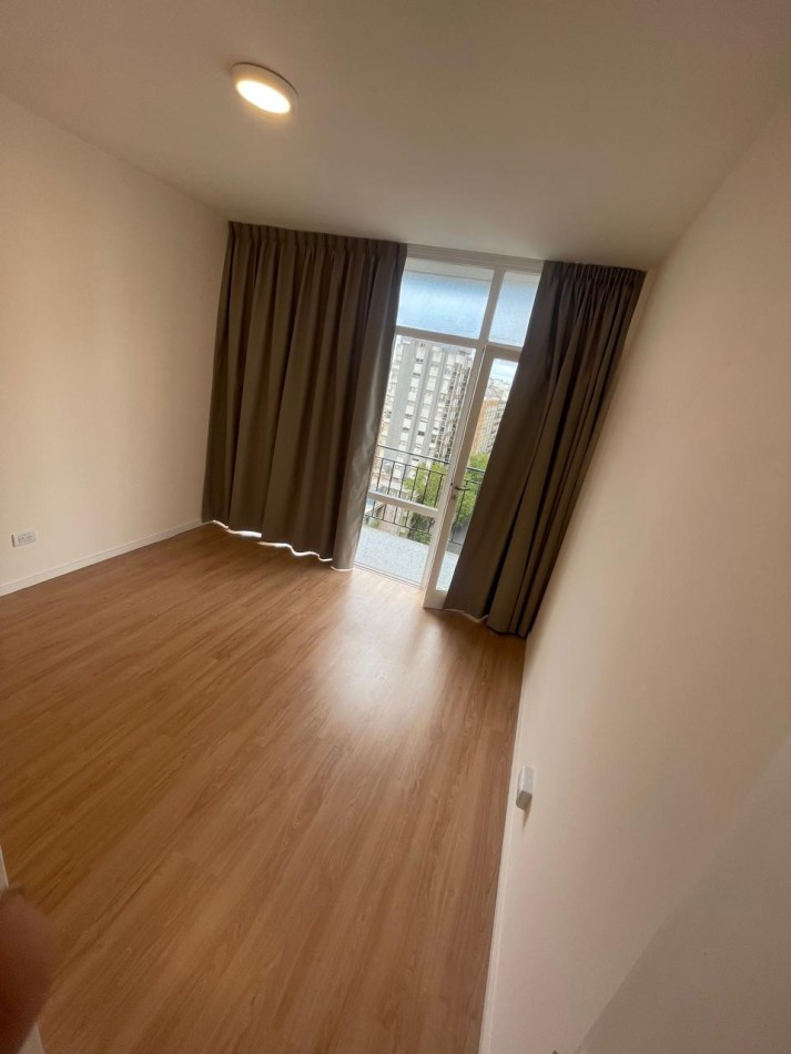 DEPARTAMENTO 2 AMBIENTES A LA CALLE CON BALCON  