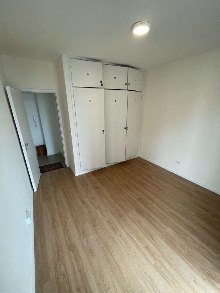 DEPARTAMENTO 2 AMBIENTES A LA CALLE CON BALCON  