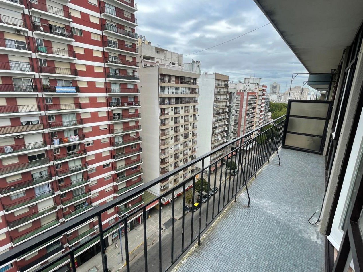 DEPARTAMENTO 2 AMBIENTES A LA CALLE CON BALCON  