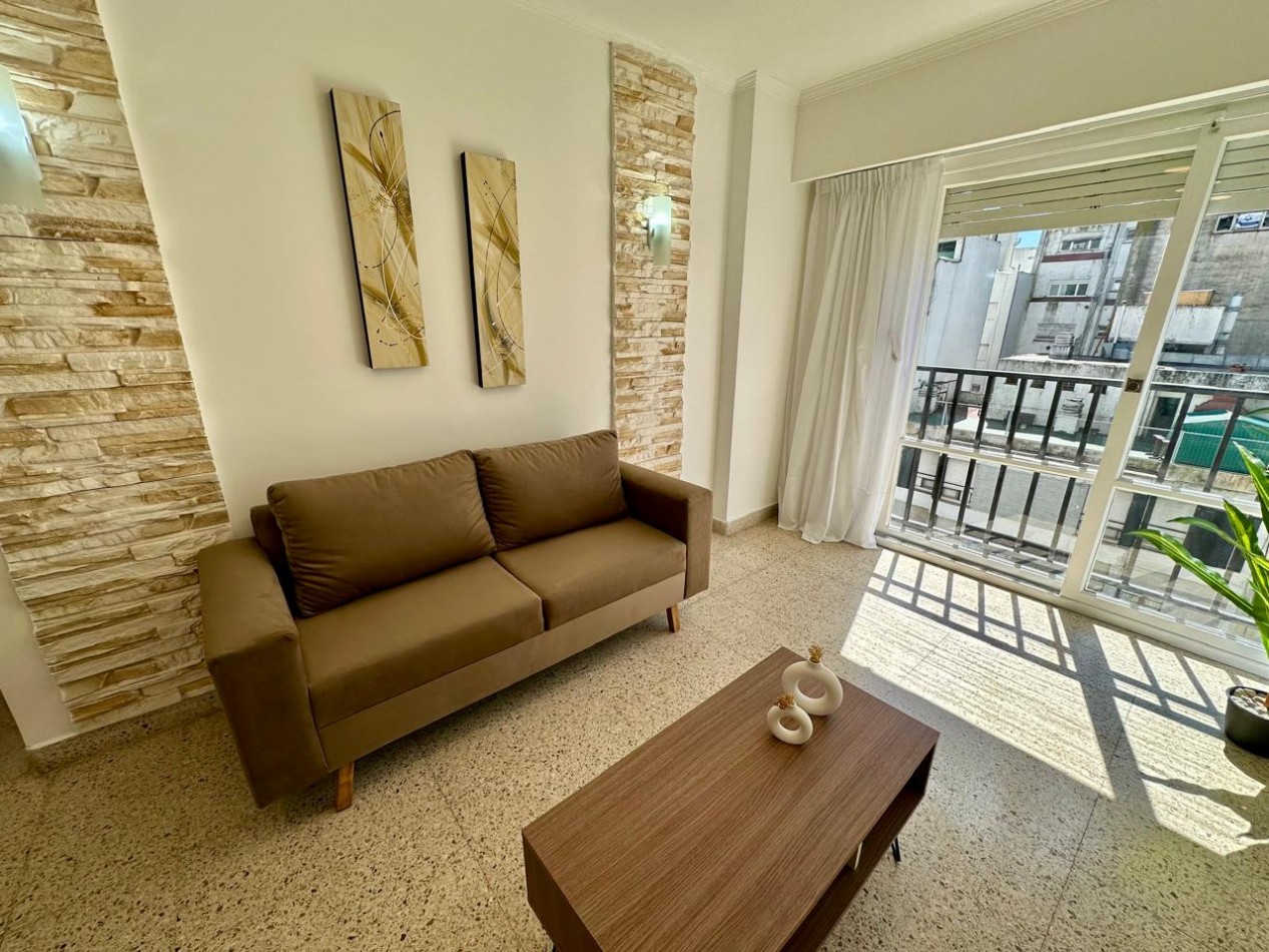 VENTA DEPARTAMENTO 2 AMBIENTES CON DEPENDENCIA A LA CALLE