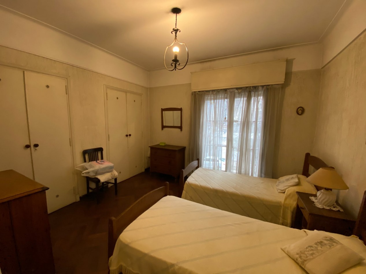 DEPARTAMENTO 3 AMBIENTES Y DEPENDENCIA CON BALCON FRANCES Y PATIO - ZONA CENTRO