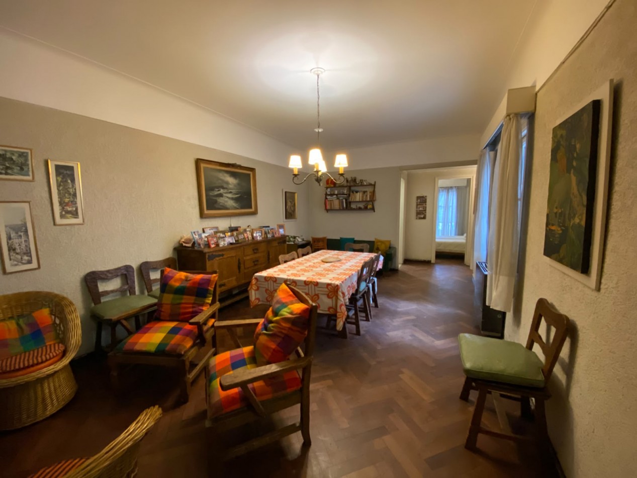 DEPARTAMENTO 3 AMBIENTES Y DEPENDENCIA CON BALCON FRANCES Y PATIO - ZONA CENTRO