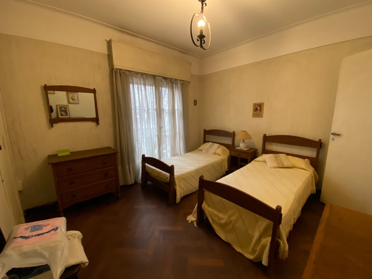 DEPARTAMENTO 3 AMBIENTES Y DEPENDENCIA CON BALCON FRANCES Y PATIO - ZONA CENTRO