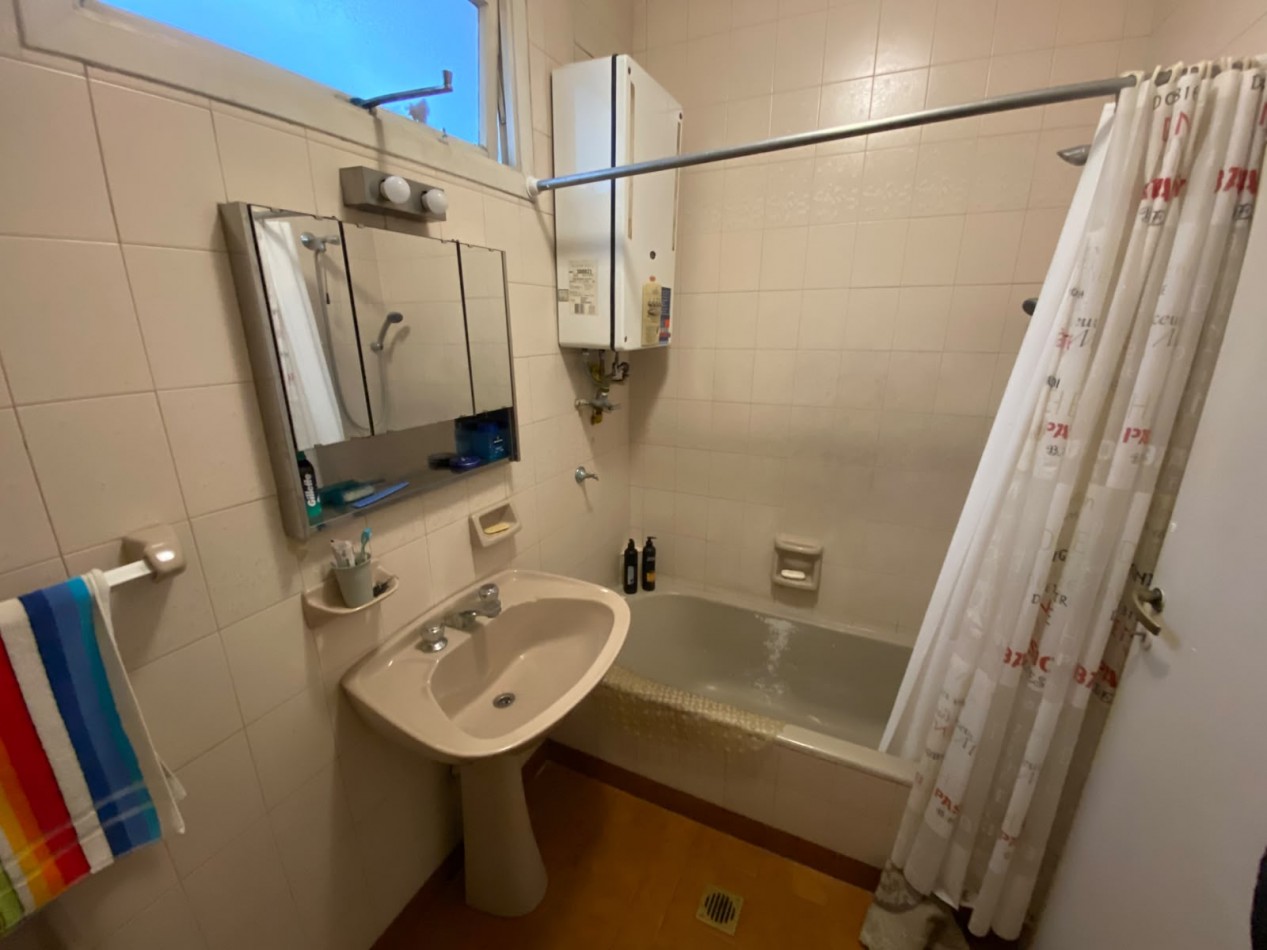 DEPARTAMENTO 3 AMBIENTES Y DEPENDENCIA CON BALCON FRANCES Y PATIO - ZONA CENTRO