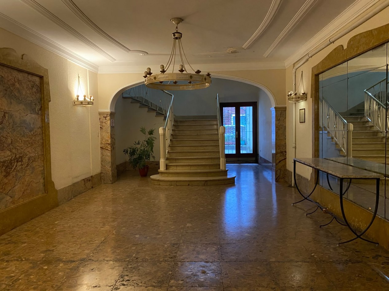DEPARTAMENTO 3 AMBIENTES Y DEPENDENCIA CON BALCON FRANCES Y PATIO - ZONA CENTRO