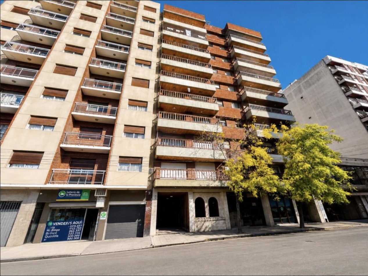 DEPARTAMENTO 4 AMBIENTES CON COCHERA - LA PERLA