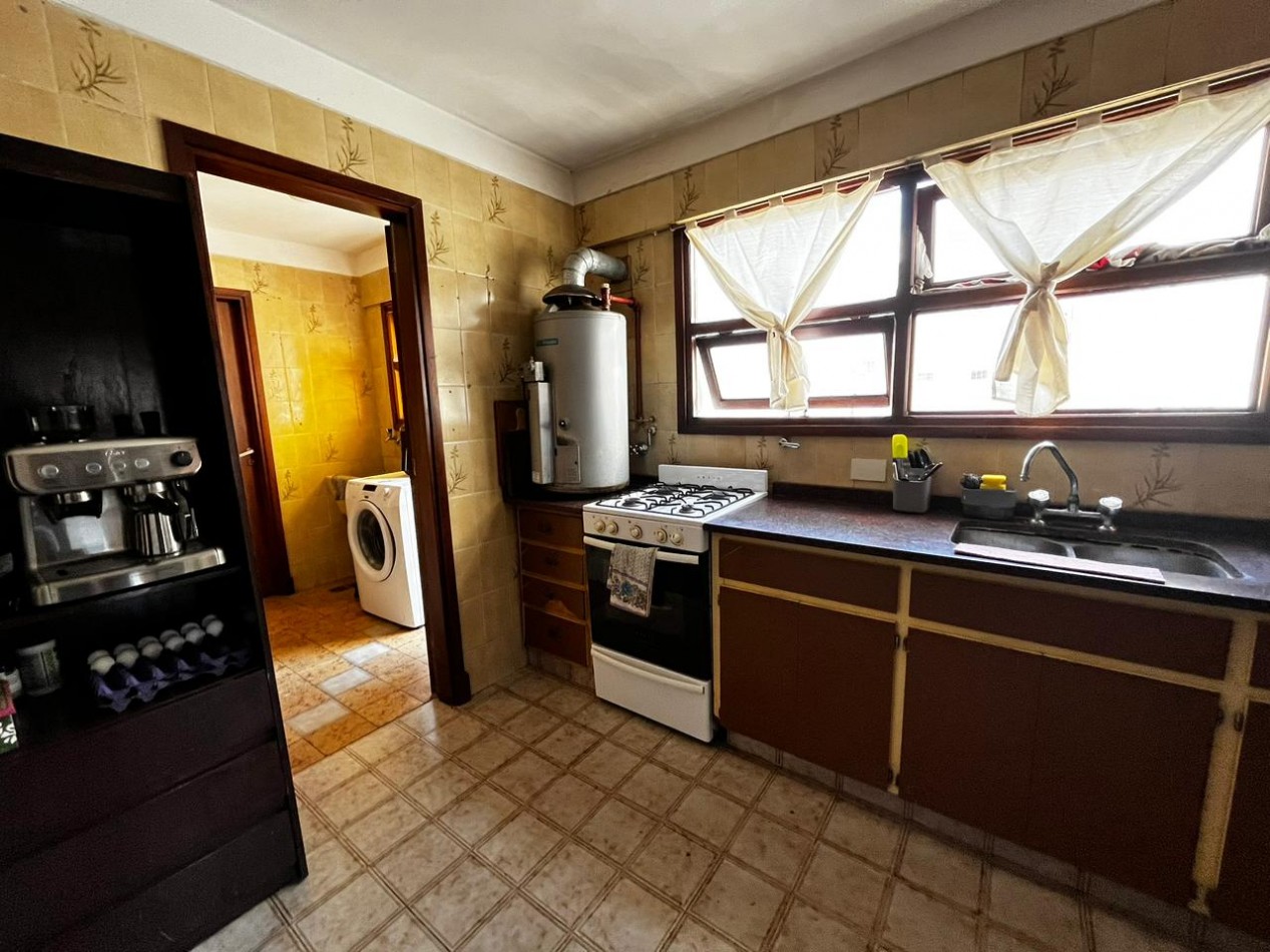 DEPARTAMENTO 4 AMBIENTES CON COCHERA - LA PERLA