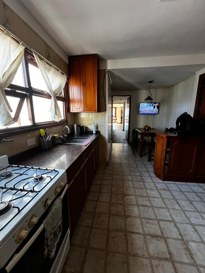 DEPARTAMENTO 4 AMBIENTES CON COCHERA - LA PERLA