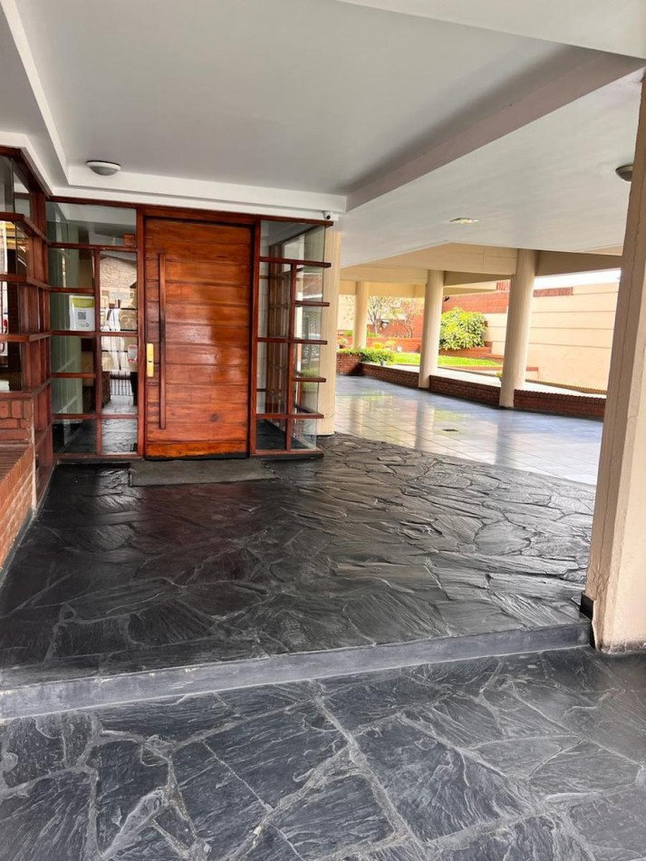 SEMIPISO DE 3 AMBIENTES + DEPENDENCIA | LA PERLA