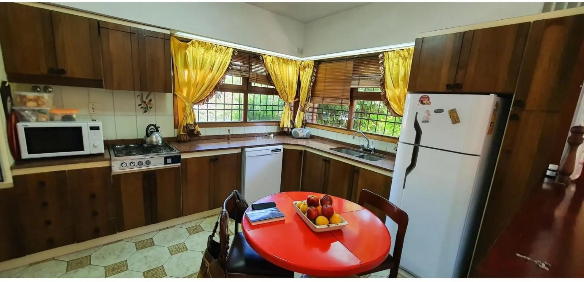 CHALET 7 AMBIENTES - LOS TRONCOS