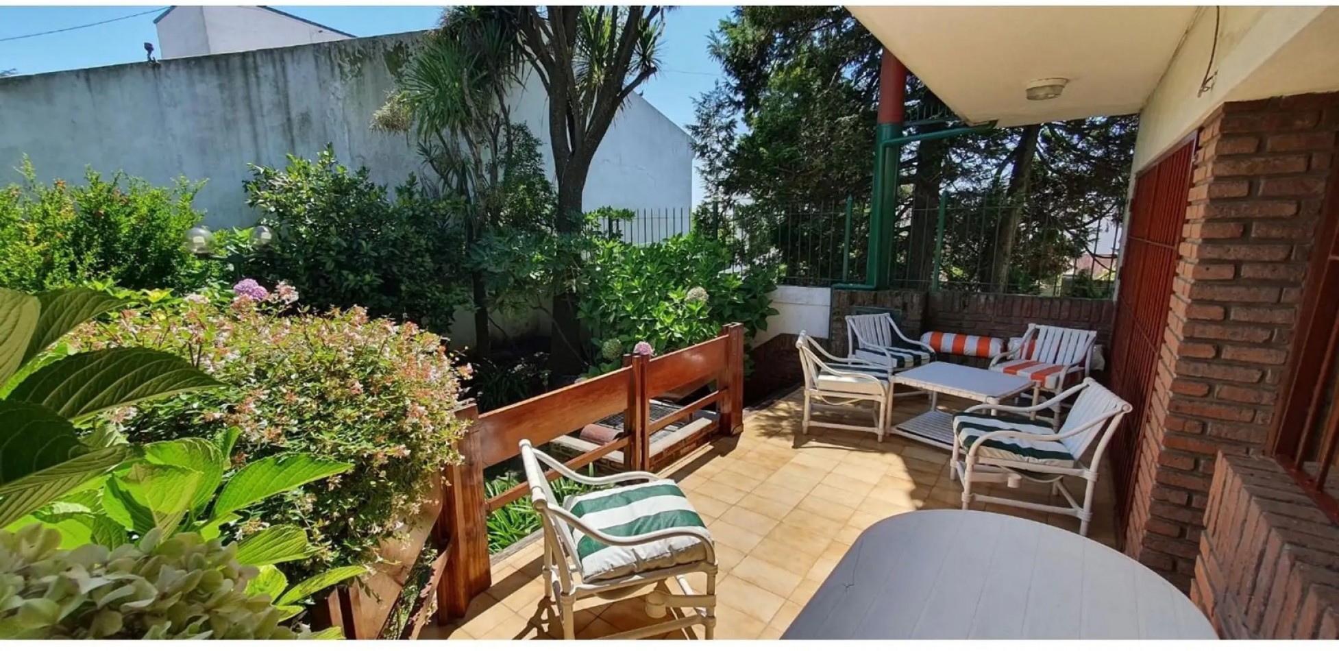 CHALET 7 AMBIENTES - LOS TRONCOS