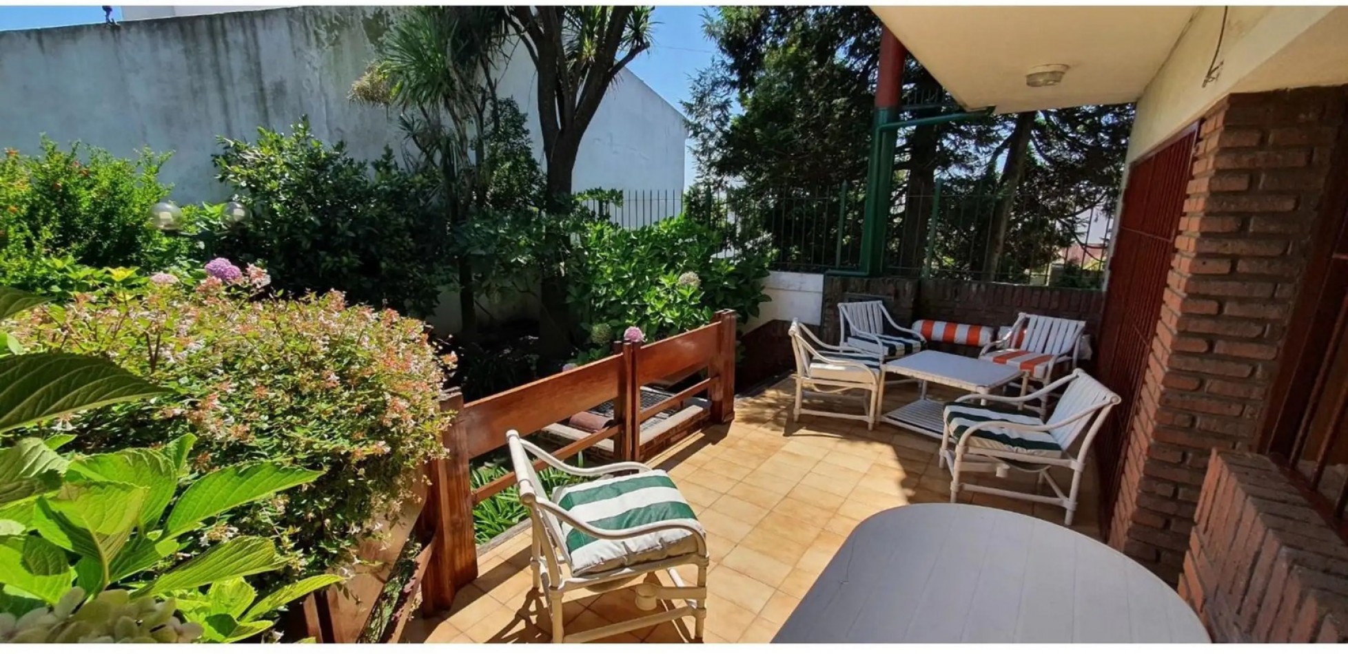 CHALET 7 AMBIENTES - LOS TRONCOS