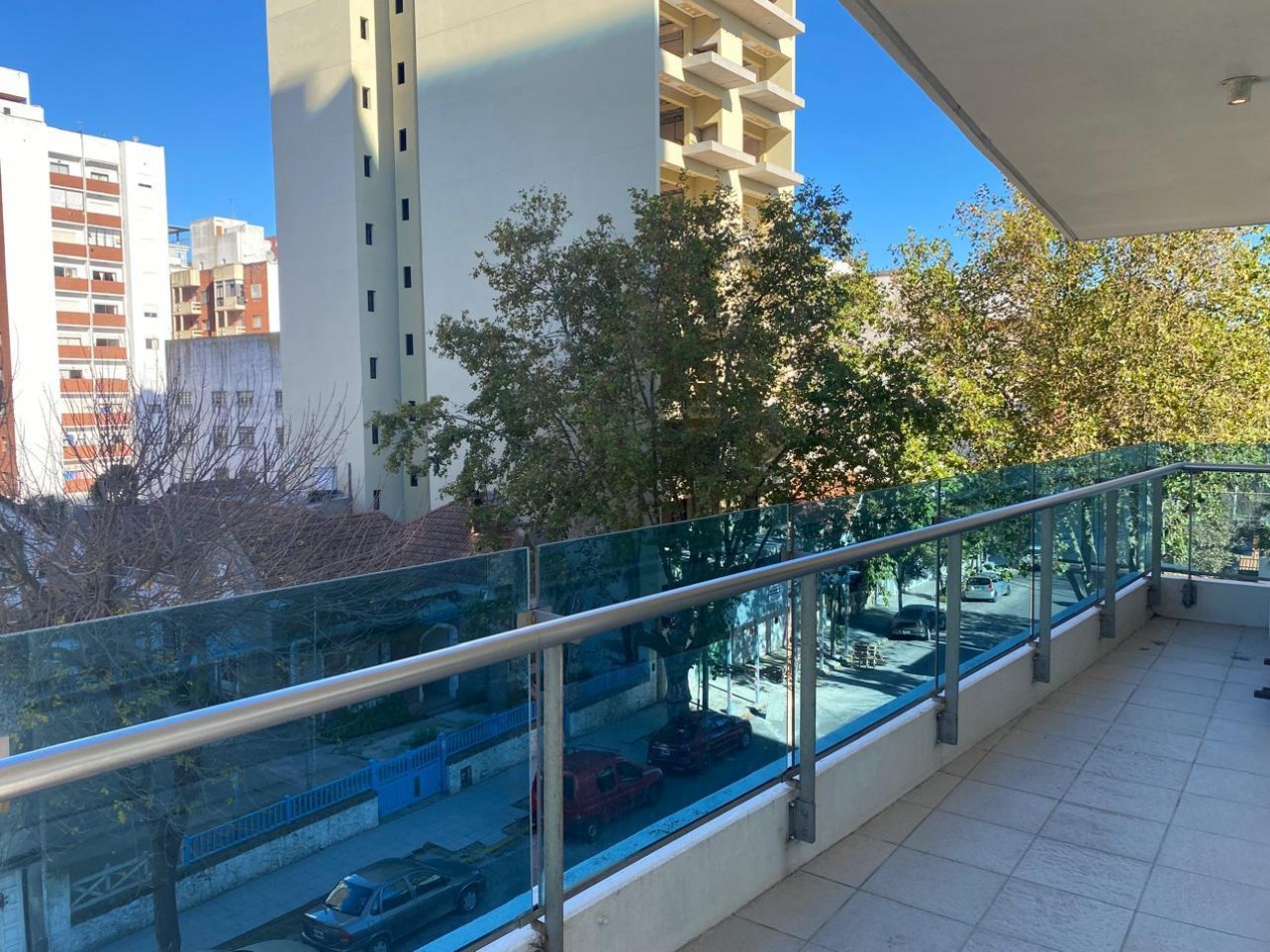 SEMIPISO DE 3 AMBIENTES CON COCHERA - EDIFICIO EL BOGHOS