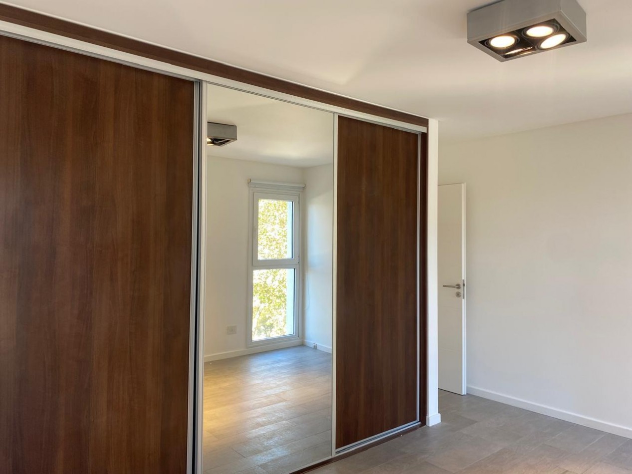 SEMIPISO DE 3 AMBIENTES CON COCHERA - EDIFICIO EL BOGHOS