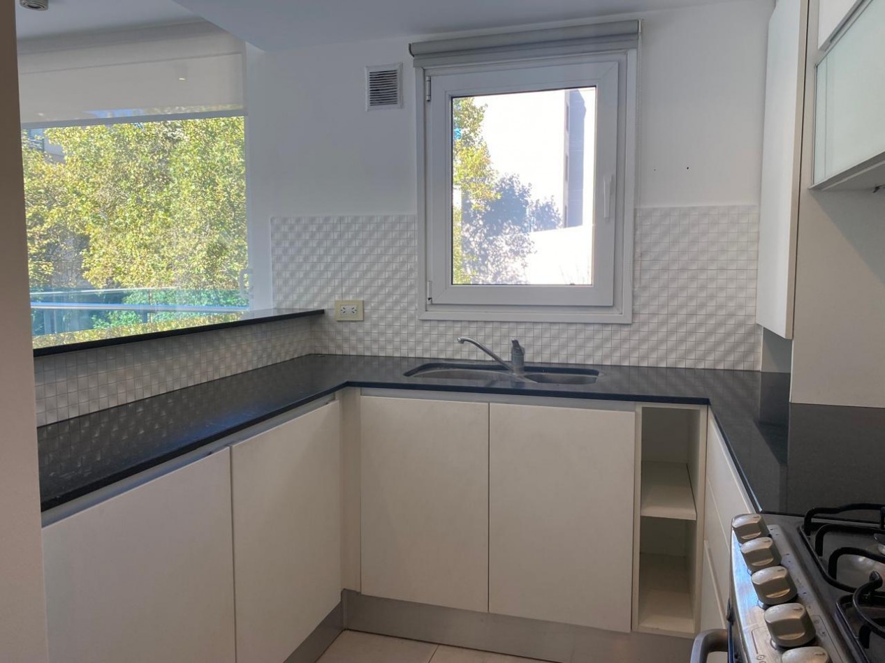 SEMIPISO DE 3 AMBIENTES CON COCHERA - EDIFICIO EL BOGHOS