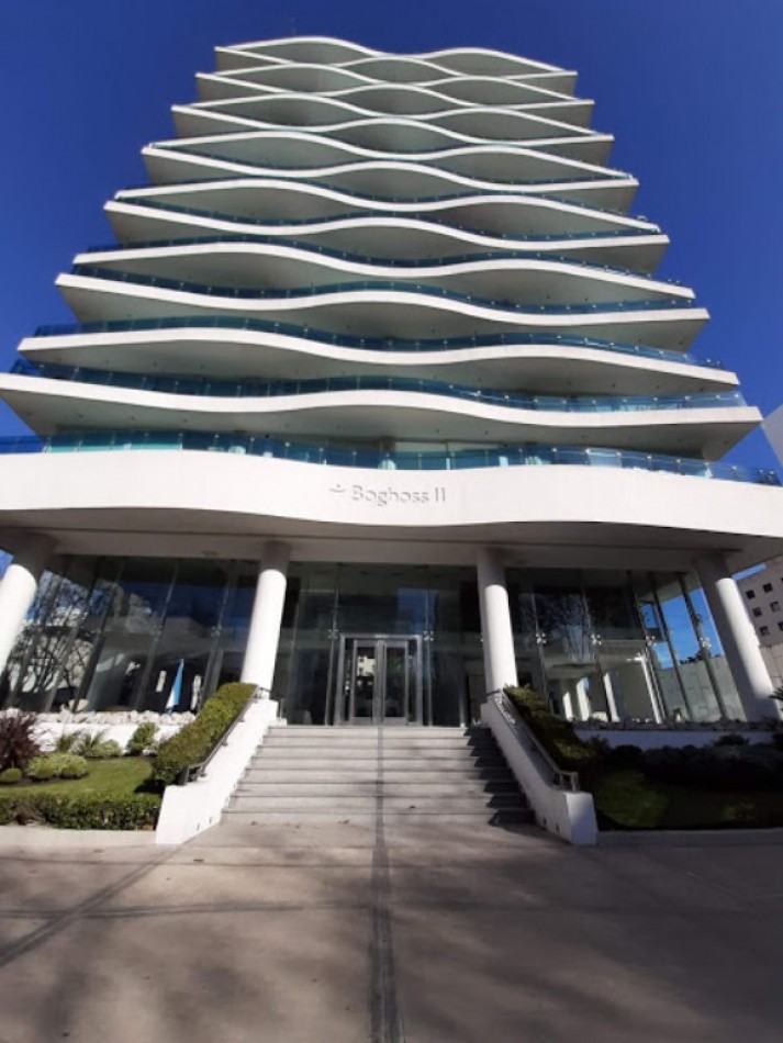 SEMIPISO DE 3 AMBIENTES CON COCHERA - EDIFICIO EL BOGHOS