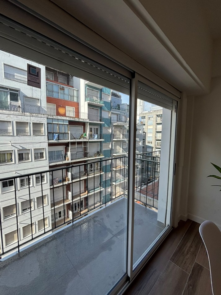 MONOAMBIENTE RECICLADO CON BALCON A LA CALLE - CENTRO