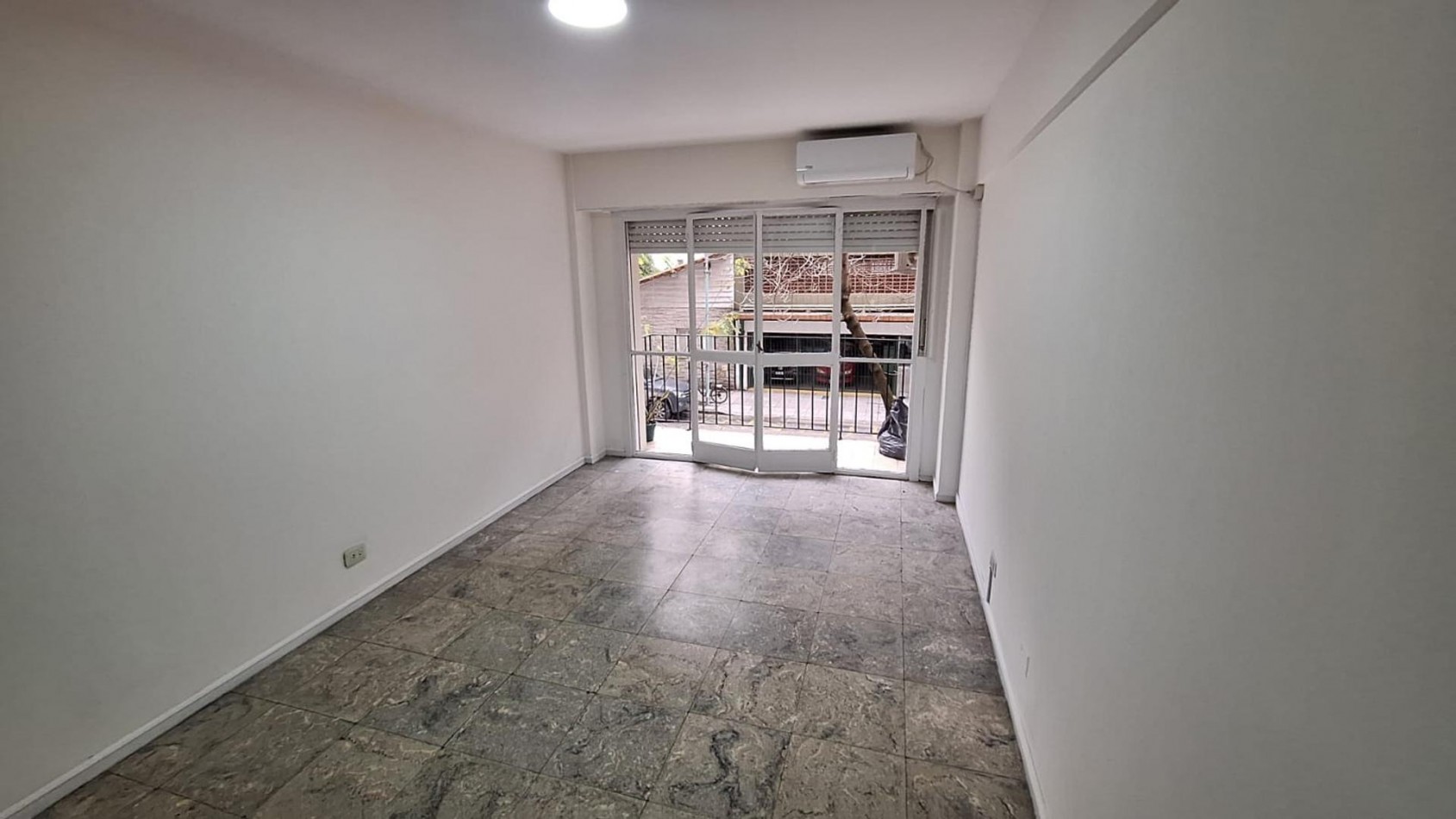 ALQUILER 24 MESES - 2 AMBIENTES A LA CALLE
