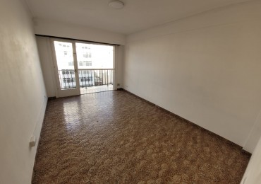 DEPARTAMENTO 2 AMBIENTES CON BALCON A LA CALLE - MACROCENTRO