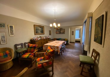 DEPARTAMENTO 3 AMBIENTES Y DEPENDENCIA CON BALCON FRANCES Y PATIO - ZONA CENTRO